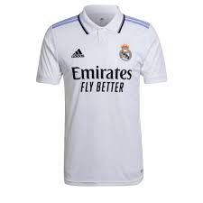 Les supporters du Real Madrid ont manifesté contre Florentino Pérez, leur entraîneur de 78 ans, en déployant des banderoles.